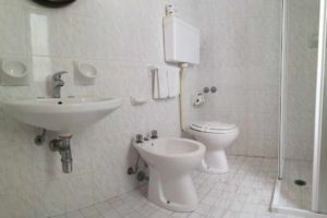 Hotel Annamaria Bathroom